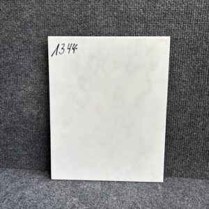 Foto einer einzelnen Wandfliese in grau-bläulichen Farbton. Format: 20cm x 25cm